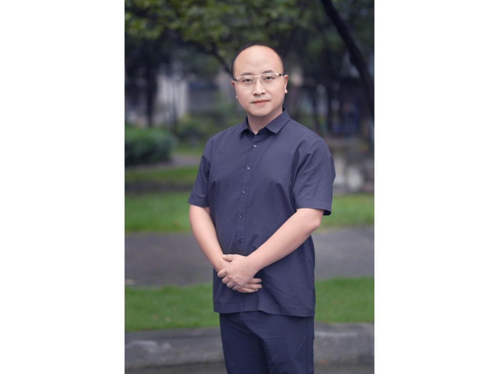 李波  博士